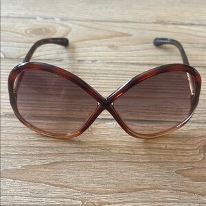 Tom Ford Ivanna Women's Sunglasses 
TF372
Authentic with case